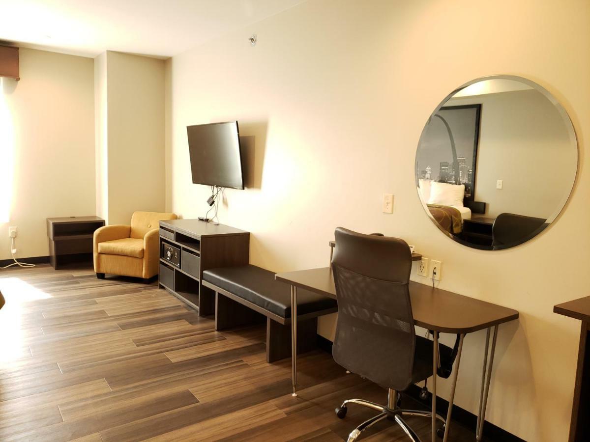 Super 8 By Wyndham St. Louis North Hotel Luaran gambar